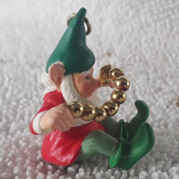 Hallmark Miniature Ornament- Stringing Along, 1990, no box - Picture 2 of 3